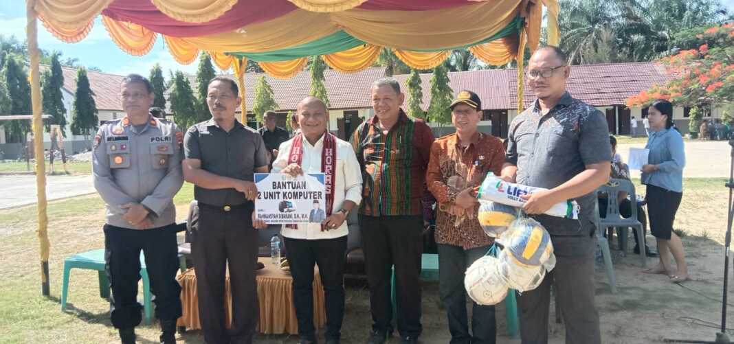 BERSAMA: Anggota DPRD Sumut Rahmansyah Sibarani, saat melaksanakan kunjungan reses ke Daerah Pemilihan (Dapil) Sumut IX pada 5-14 Oktober 2025 di Kabupaten Tapteng dan Kota Sibolga.(Istimewa)