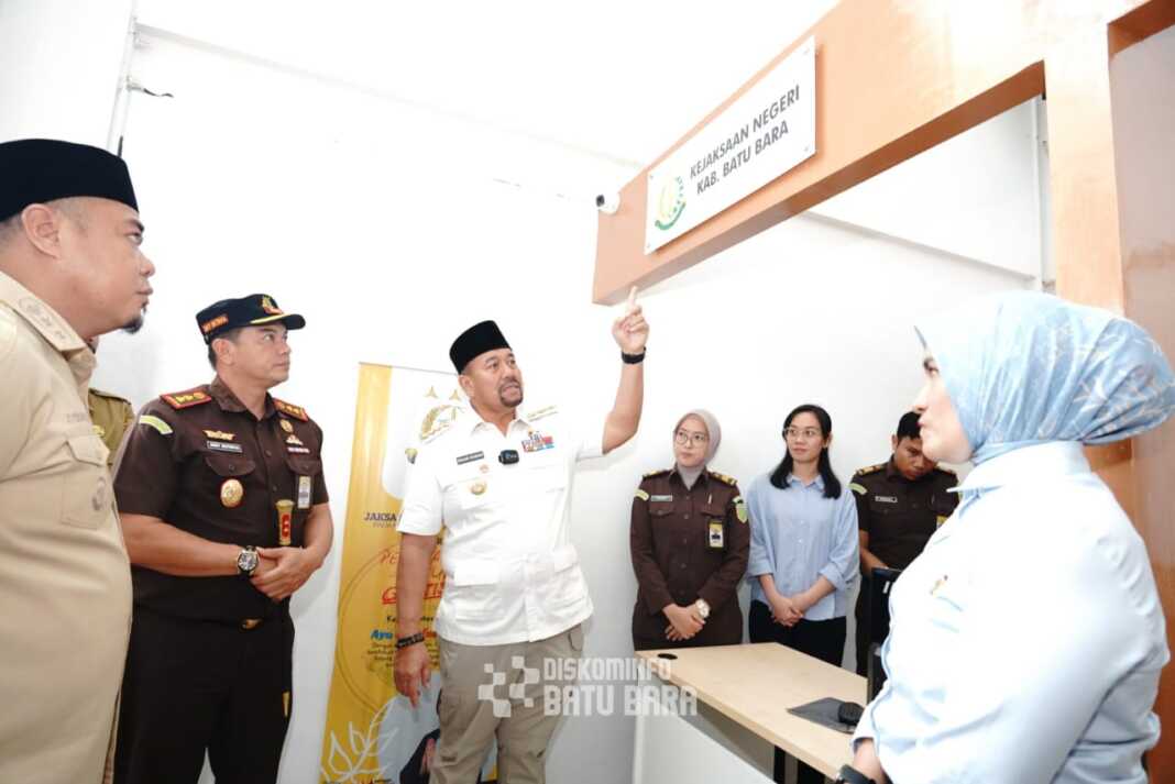 SOFT LAUNCHING MPP: Bupati Batubara H Baharuddin Siagian SH MSi bersama Wabup Batubara Syafrizal SE MAP melakukan Soft Launching MPP di Indrapura, Selasa (14/10).Foto:/Komimfo.Batubara.