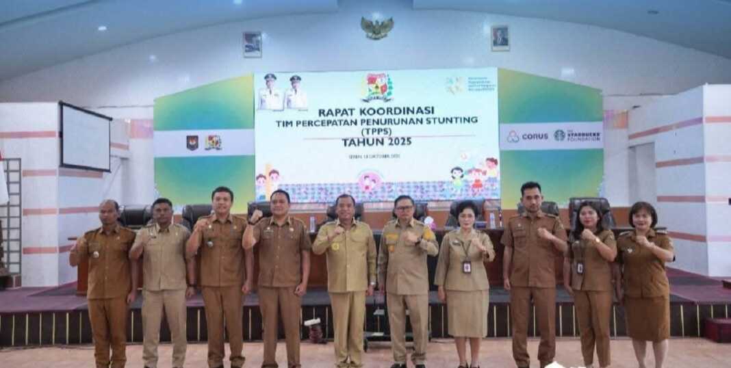 BUKA: Bupati Karo Antonius Ginting, didampingi Wakil Bupati Karo Komando Tarigan, saat membuka Rapat Koordinasi TPPS 2025 di Aula Kantor Bupati Karo, Senin (13/10).(Istimewa)