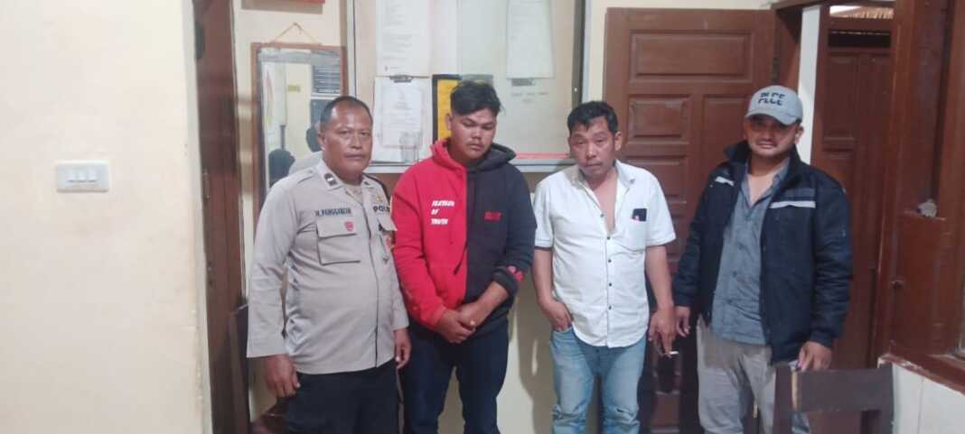 DITANGKAP: Polsek Sumbul berhasil menangkap FDL (23), terduga pelaku penganiayaan terhadap seorang pengendara di lokasi jalan rusak Lae Pondom, Kecamatan Silahisabungan, Kabupaten Dairi, Kamis (16/10).