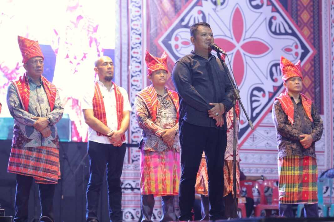 SAMBUTAN: Wakil Bupati Asahan, Rianto, saat menyampaikan sambutan pada acara PSBD Keenam Kabupaten Asahan, Sabtu (18/10). (Istimewa)