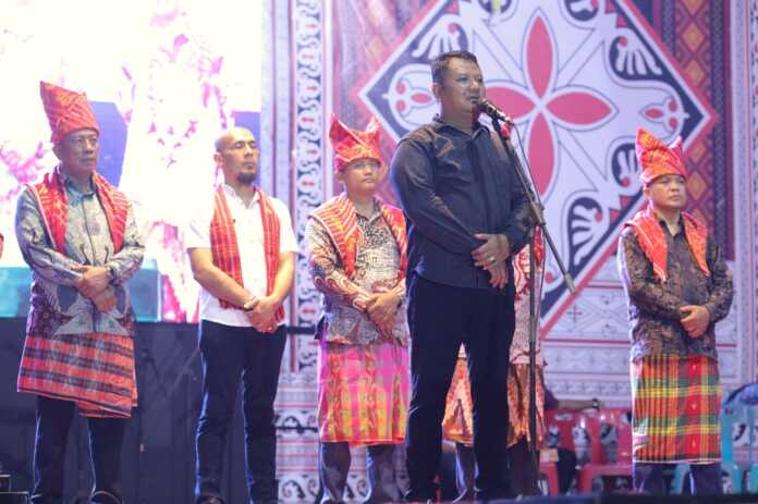 SAMBUTAN: Wakil Bupati Asahan, Rianto, saat menyampaikan sambutan pada acara PSBD Keenam Kabupaten Asahan, Sabtu (18/10). (Istimewa)