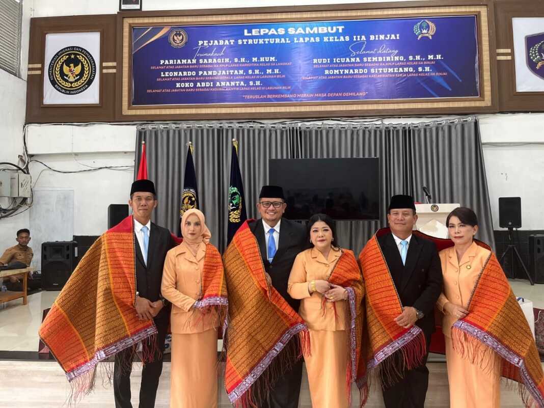 DIABADIKAN: Pejabat lama Lapas Kelas 2A Binjai yang telah berpindah tugas saat diabadikan bersama.(Istimewa)