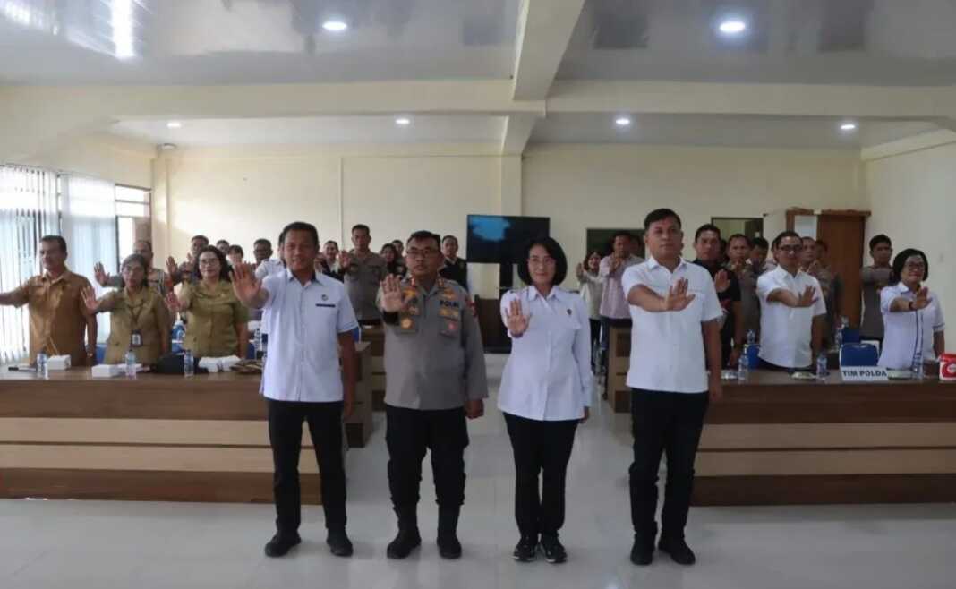 KUNJUNGAN: Direktur Dit PPA-PPO Bareskrim Polri, Brigjen Pol Nurul Azizah, saat berkunjung ke Polres Tanah Karo. (Istimewa)