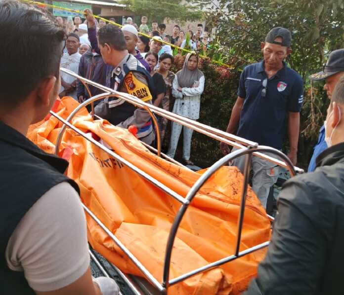 USAI KEBAKARAN: Kondisi terkini rumah korban pascakebakaran hebat yang menyebabkan tewasnya Tantri Aulia Safitri Lubis di Tanjung Morawa, di Dusun V Desa Bangunsari Kecamatan Tanjungmorawa Kabupaten Deliserdang, Senin (27/10) sekitar 03.00 WIB.