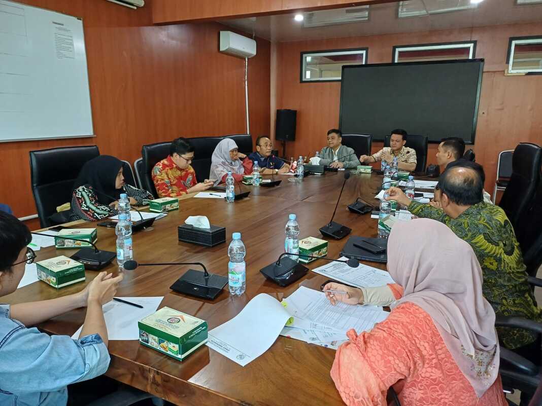 RDP: Komisi III DPRD Medan gelar RDP bersama OPD Pemko Medan serta perwakilan restoran, Selasa (28/10/2025).