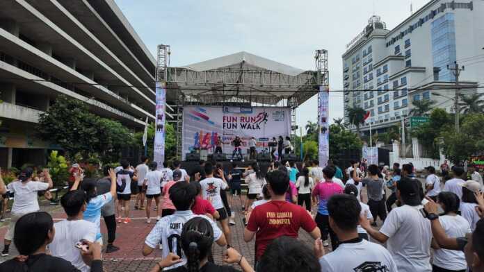ACARA: Kegiatan Fun Run & Fun Walk serta Senam Zumba yang diadakan UHN dalam rangka memperingati Dies Natalis ke 71. (istimewa)