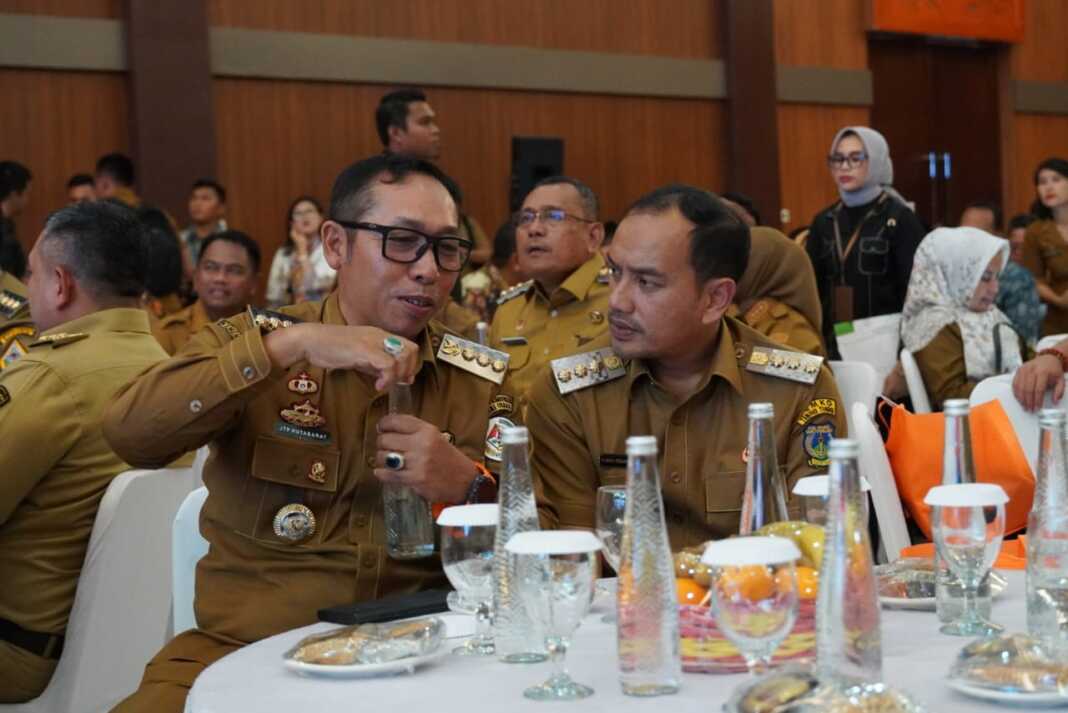 APRESIASI: Wali Kota Tebingtinggi Iman Irdian Saragih menghadiri sekaligus memberikan apresiasi kepada Gubsu Bobby Nasution di Lubukpakam Deliserdang, kemarin.