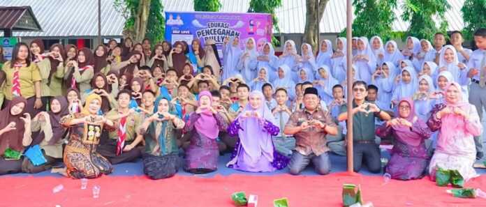 SOSIALISASI: Edukasi Pencegahan Bullying di Sekolah SMA Negeri 3 Rantau Utara, (fajar)