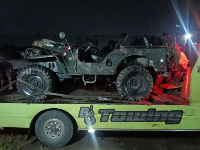 EVAKUASI: Kendaraan yang mengalami kecelakaan tunggal dievakuasi malam hari dan dibawa ke Polres Binjai.(Istimewa)