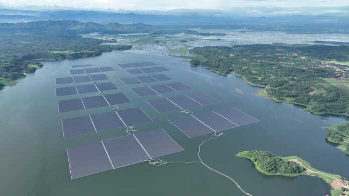 Pembangkit Listrik Tenaga Surya (PLTS) Terapung Cirata berkapasitas 192 megawatt peak (MWp) di Kabupaten Purwakarta, Jawa Barat, menjadi salah satu proyek strategis nasional yang memanfaatkan potensi energi baru terbarukan (EBT) untuk mendukung tercapainya swasembada energi.