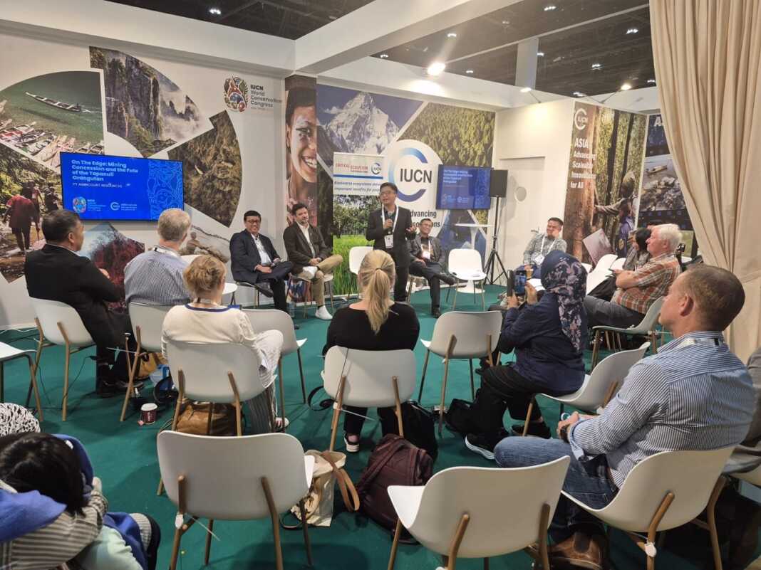 PRESENTASI: Wakil Presiden Direktur PT Agincourt Resources, Ruli Tanio, tengah mempresentasikan pemanfaatan lahan untuk konservasi keanekaragaman hayati ekosistem Batang Toru di Kongres Konservasi Dunia IUCN 2025 di Abu Dhabi, Uni Emirat Arab, Senin (13/10/2025). (Dok: PTAR)