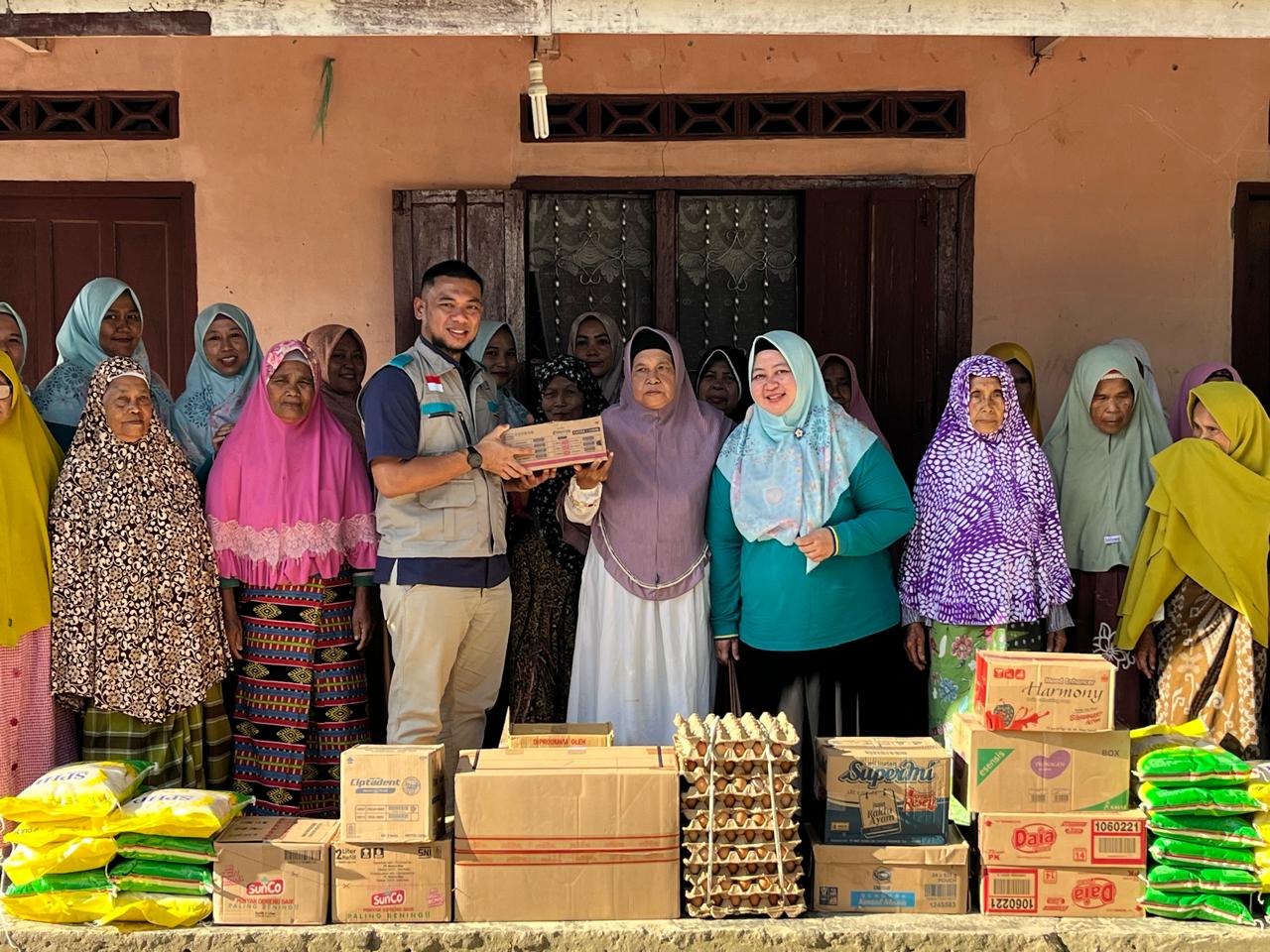 Semarak HLN 80 dan Hari Sumpah Pemuda, PLN UID Sumatera Utara Bantu Warga Kurang Mampu