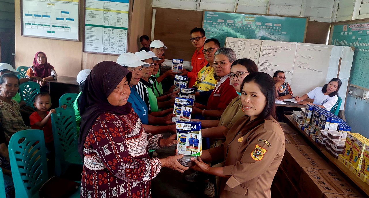 Warga Lansia dan Balita Lingkar Tambang PT DPM Kembali Terima Makanan Tambahan