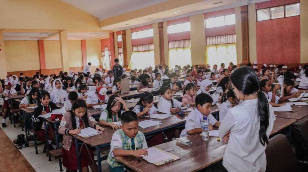 OLIMPIADE: Ribuan siswa SD di Kabupaten Dairi mengikuti Dairi Science Olympiade 2025 di Bale Karina, Kamis (20/11).(Istimewa)