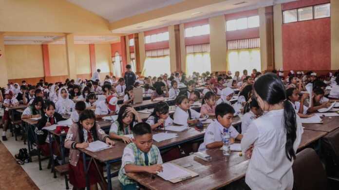 Dairi Science Olympiade OLIMPIADE: Ribuan siswa SD di Kabupaten Dairi mengikuti Dairi Science Olympiade 2025 di Bale Karina, Kamis (20/11).(Istimewa)