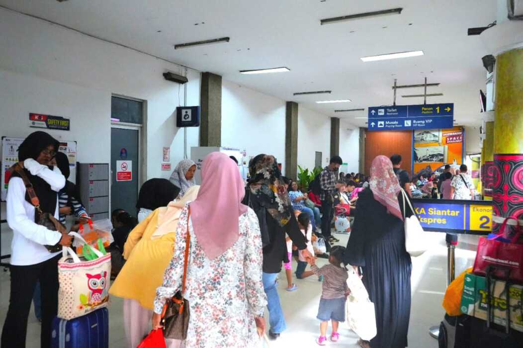 PENUMPANG KA: PT Kereta Api Indonesia (Persero) Divisi Regional I Sumatera Utara mengimbau seluruh pelanggan kereta api yang akan berangkat dari Stasiun Medan untuk datang lebih awal.