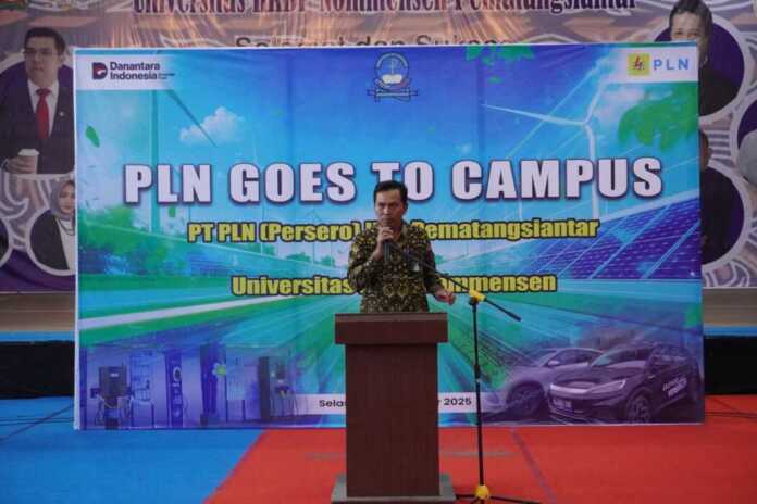 Manager UP3 Pematang Siantar, Bapak Ramses Manalu saat menyampaikan sambutan