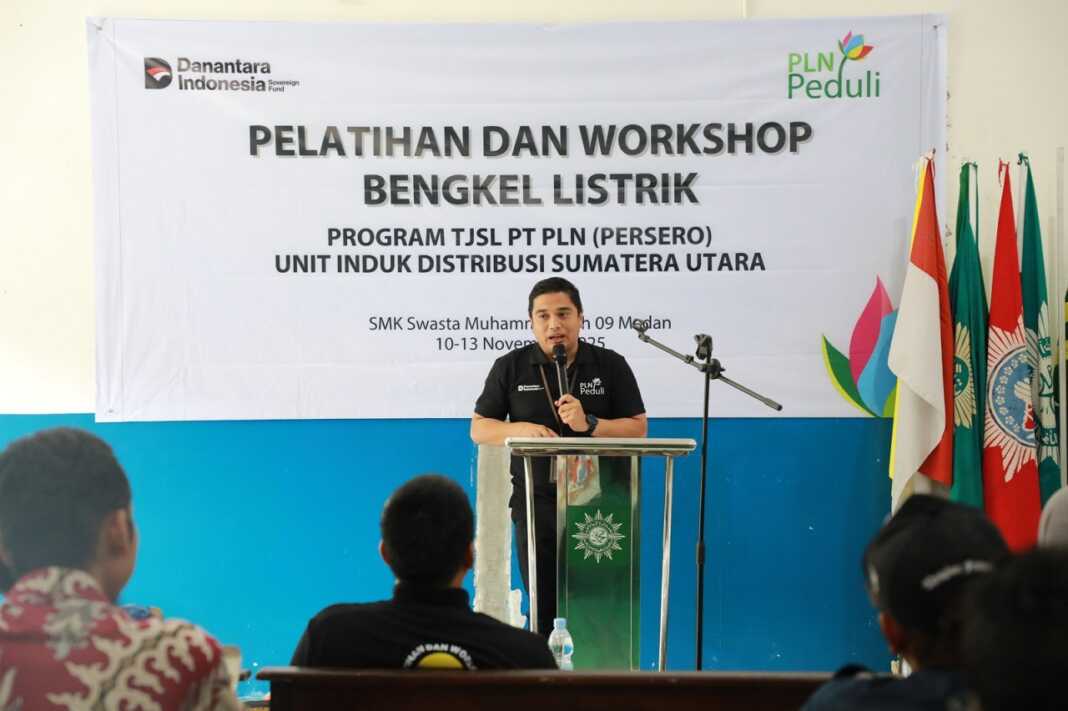 PELATIHAN: PT PLN (Persero) UID Sumatera Utara saat melakukan pelatihan dan Workshop Konversi Motor Listrik bagi Tenaga Pendidik SMK, yang diikuti oleh 20 guru dari 10 Sekolah Menengah Kejuruan (SMK) di Kota Medan.
