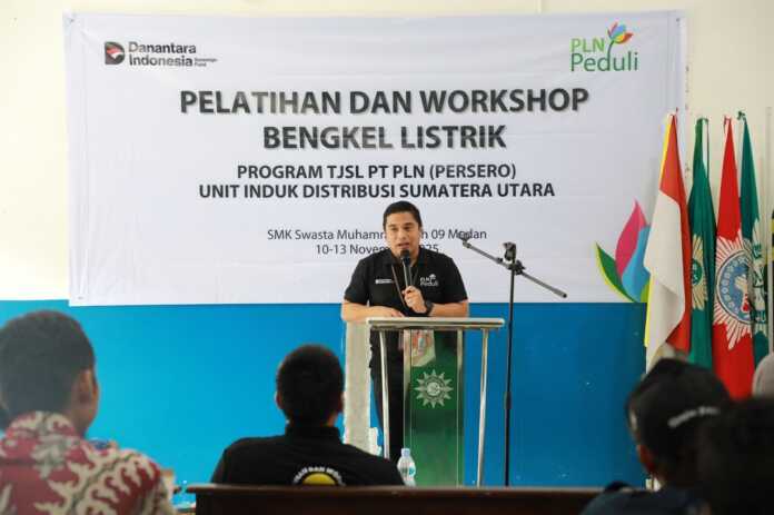 PELATIHAN: PT PLN (Persero) UID Sumatera Utara saat melakukan pelatihan dan Workshop Konversi Motor Listrik bagi Tenaga Pendidik SMK, yang diikuti oleh 20 guru dari 10 Sekolah Menengah Kejuruan (SMK) di Kota Medan.