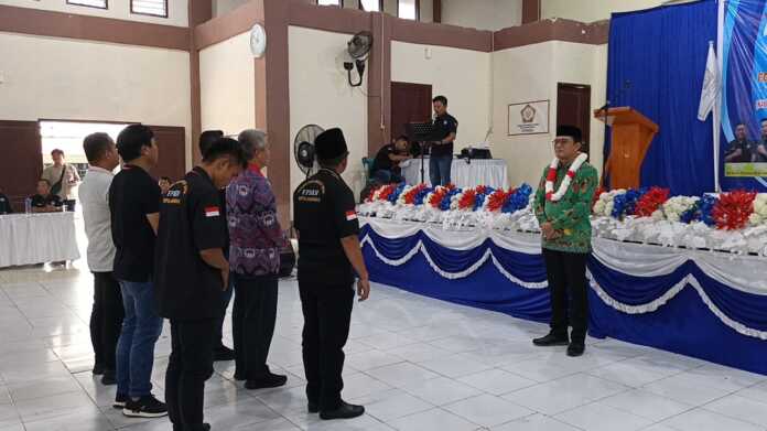 Anggota DPD RI Pdt Penrad Siagian saat menghadiri Musda Forum Perangkat Desa Kepulauan Nias (FPDKN) di Gedung A’Luck, Kota Gunungsitoli, Rabu (12/11). Foto: Istimewa