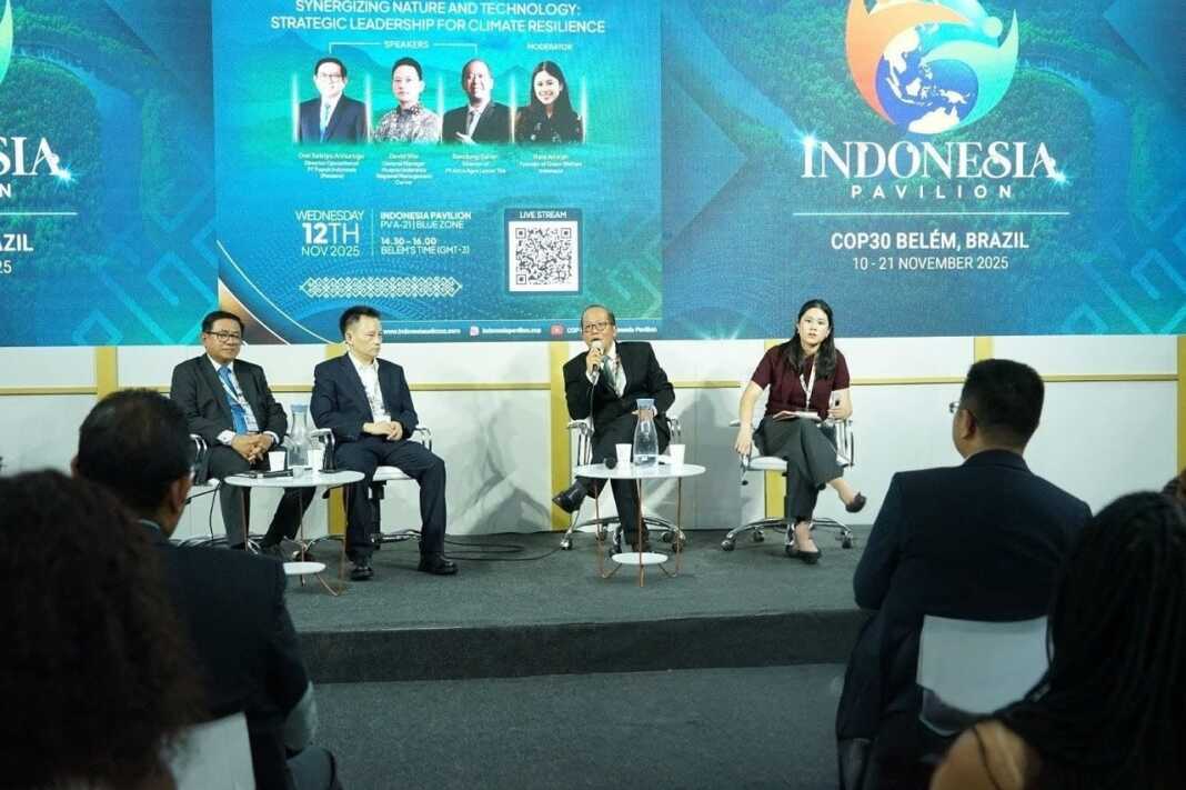 CEP30: Dr Bandung Sahari, Director of Sustainability PT Astra Agro Lestari Tbk (kedua kanan) saat sesi CEO Talks di Paviliun Indonesia COP30 Belém, Brasil, yang diselenggarakan pada Rabu (12/11).