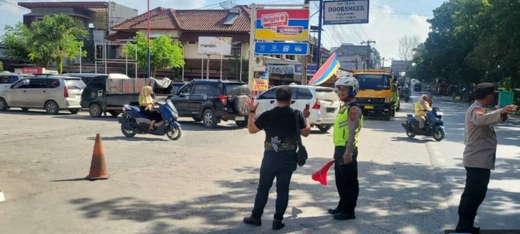 PENGAWASAN: Polres Labuhanbatu mengintensifkan pengawasan di sejumlah SPBU sepanjang Jalinsum. (Fajar/Sumut Pos)