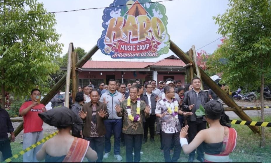 BUKA: Bupati Karo Antonius Ginting membuka Event Wisata Karo Music Camp 2025 di Camping Ground Laukawar.(Istimewa)