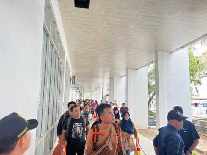 Terminal Penumpang Bandar Deli Siap Layani Arus Mudik Natal PELABUHAN BELAWAN: Suasana Penumpang Pelabuhan Bandar Deli Belawan yang Siap Layani Arus Mudik Natal dan Tahun (Nataru) 2026, Kamis (18/12).