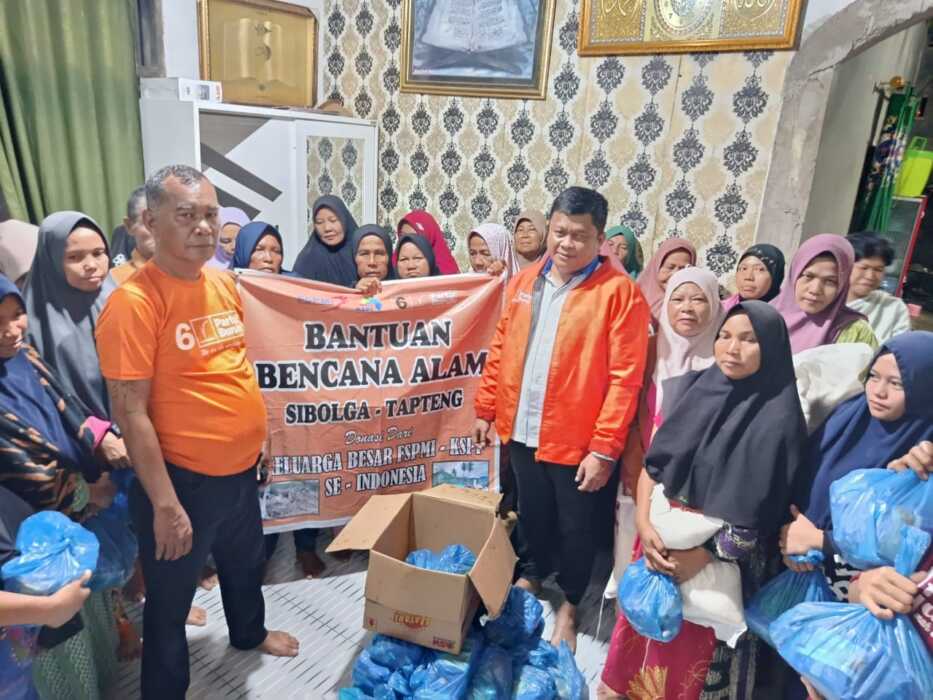 Partai Buruh-FSPMI Sumut kepada Korban Bencana Tapteng-Sibolga Beri Bantuan Empat Ton Bahan Makanan dan Obat