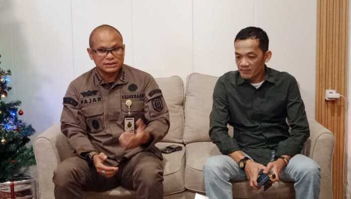 Kajari Medan Dipromosikan Kajari Medan, Fajar Syah Putra (kiri) mendapat promosi jabatan di Kejagung RI. (Ist)