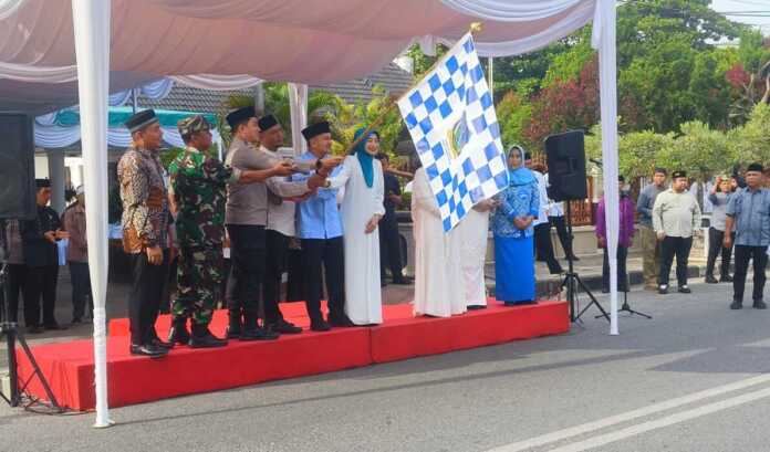 Wali Kota Tebing Tinggi Lepas Pawai Ta’aruf MTQ ke-54 Tingkat Kota Tebing Tinggi PELEPASAN: Wali Kota Tebingtinggi Iman Irdian Saragih bersama Forkopimda melepas peserta Pawai Taaruf MTQ ke-54 Tingkat Kota Tebingtinggi Tahun 2025, Jumat (7/11/2025).