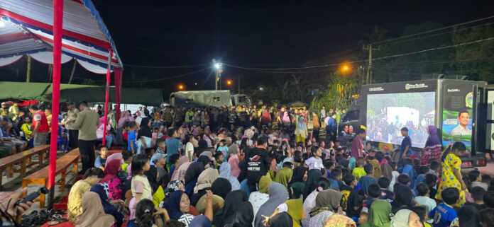 Antusiasme Warga di Posko Pengungsian Batuhula Batang Toru untuk mengikuti kegiatan Nonton Bareng Presiden RI.