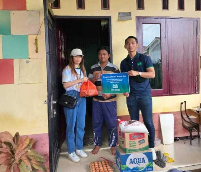 Musim Mas menyalurkan bantuan darurat berupa bahan kebutuhan pokok di 13 titik lokasi yang tersebar di Sumut dan Sumbar. (Foto: ISTIMEWA)
