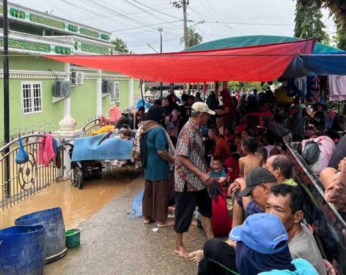 Seribuan warga mengungsi di Posko Pengungsian, Aceh Tamiang.