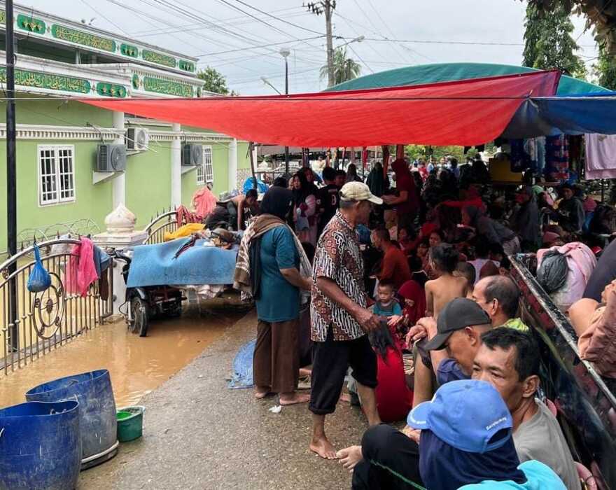 Seribuan warga mengungsi di Posko Pengungsian, Aceh Tamiang.