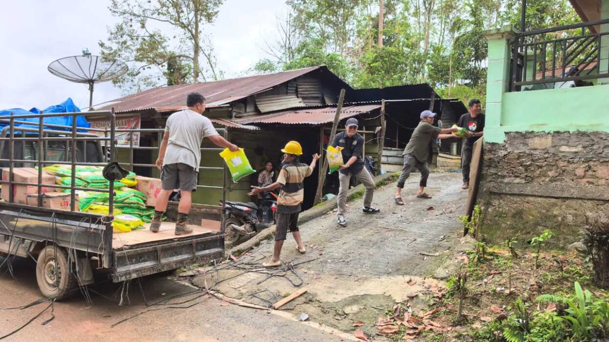 Akses Terputus, Penrad Siagian Desak Percepatan Buka Akses Terisolir Daerah Bencana Alam Sumut