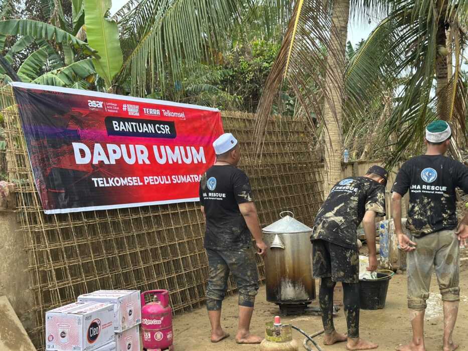 Kolaborasi Aksi Kemanusiaan, Telkomsel Hadirkan Program Air Bersih, Dapur Umum, dan Aksi Gotong Royong untuk Warga Desa Menang Gini, Aceh Tamiang