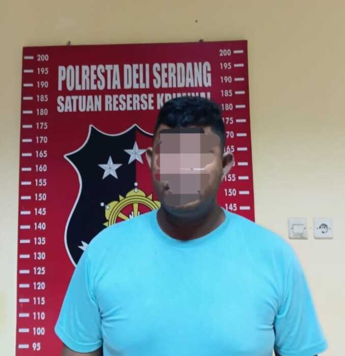 PAPARKAN: Kapolresta Deliserdang Kombes Pol Hendria Lesmana SIK MSi didampingi Kasat Reskrim Risqi Akbar SIK MH saat memaparkan oknum polisi mencuri motor personel Deliserdang.