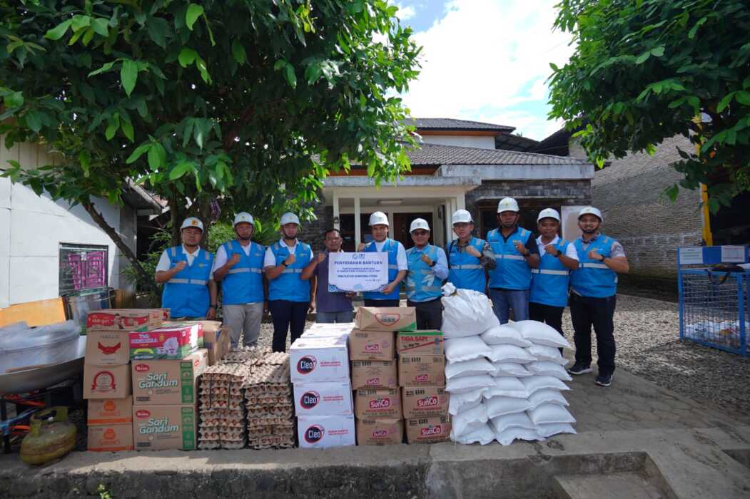 Penyerahan Sembako dan Alat masak untuk Dapur umum Desa Batu Hula