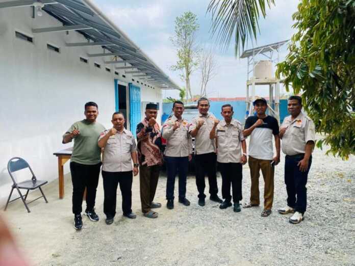 FOTO BERSAMA: Ketua DPC MAI Kota Medan Suwarno, bersama Ketua DPC MAI Langkat Sabaruddin, beserta lainnya, foto bersama saat melakukan pendampingan MBG di Desa Kwala Begumit, Stabat, Langkat, Senin (9/2/2026).