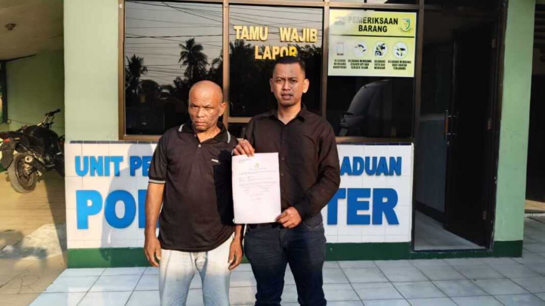 LAPORAN: Korban didampingi kuasa hukum membuat laporan ke Sub Den POM Tebingtinggi, Rabu (11/2).