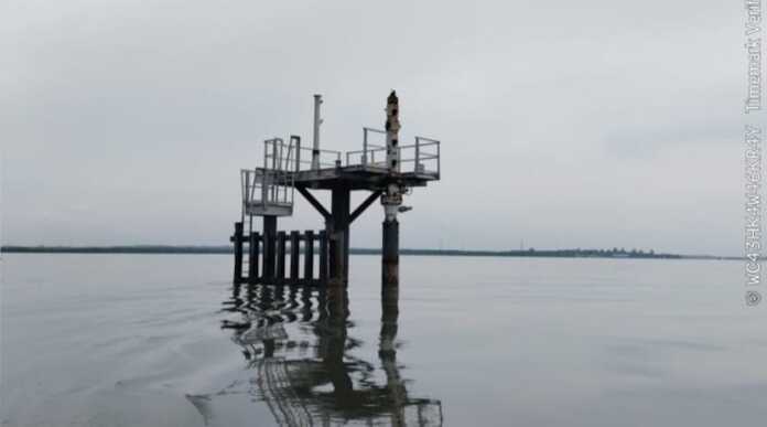 TIANG: Keberadaan tiang rig di perairan laut Pangkalansusu, Langkat, yang ancam keselamatan nelayan.(Istimewa/Sumut Pos)