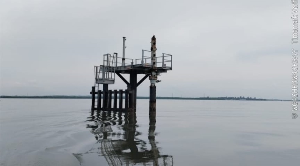 TIANG: Keberadaan tiang rig di perairan laut Pangkalansusu, Langkat, yang ancam keselamatan nelayan.(Istimewa/Sumut Pos)