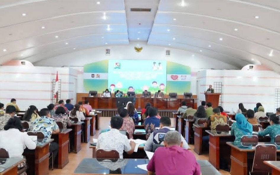 GUGUS: Bupati Karo memimpin rapat kordinasi KLA