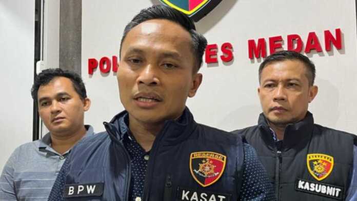 Kasat Reskrim Polrestabes Medan, AKBP Bayu Putro Wijayanto (tengah). Ist