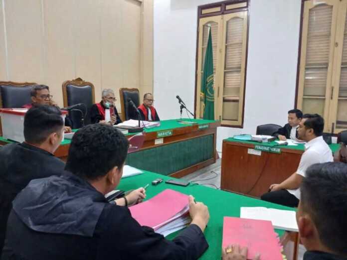 SIDANG: Direktur CV Promiseland, Amsal Christy Sitepu, menjalani sidang tuntutan di Pengadilan Tipikor Medan, Jumat (20/2/2026).