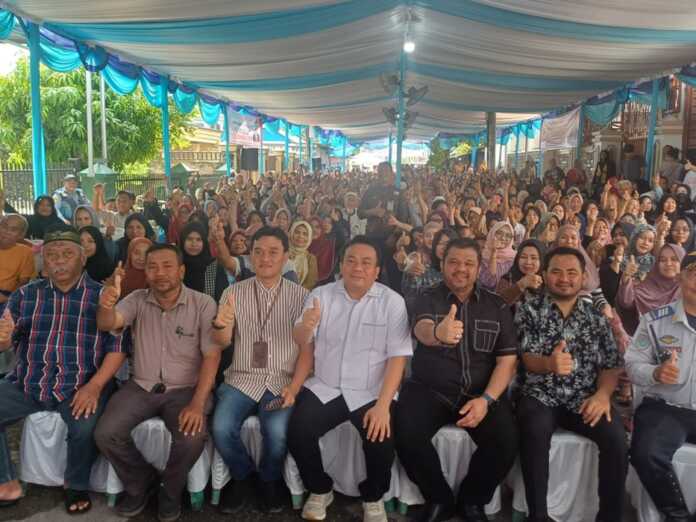 RESES: Wakil Ketua DPRD Kota Medan, H. Zulkarnaen S.K.M saat menggelar Reses di Medan Perjuangan, Minggu (22/2/2026). (Markus Pasaribu/Sumut Pos).