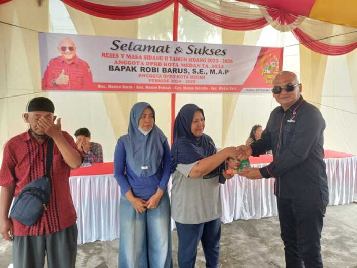 RESES: Robi Barus saat menggelar Reses di Jalan Gatot Subroto, Kel Sei Putih Timur II, Medan Petisah, Sabtu (21/2/2026).(Markus Pasaribu/Sumut Pos)