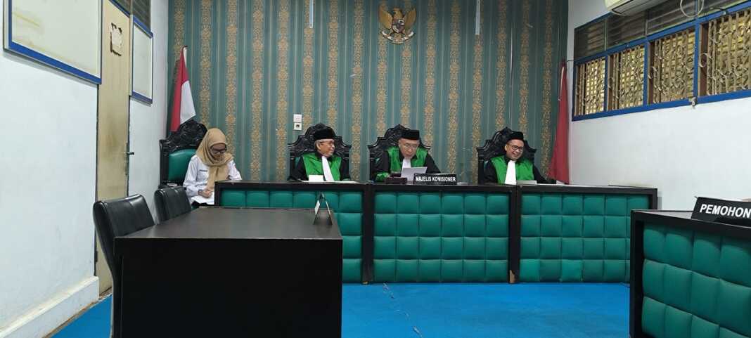 SIDANG SENGKETA: Termohon BPKPAD Binjai mangkir dalam sidang sengketa informasi DIF TA 2022 dan 2024 di Kantor KI Provinsi Sumut, Jalan Alfalah, Medan.(Teddy Akbari/Sumut Pos)